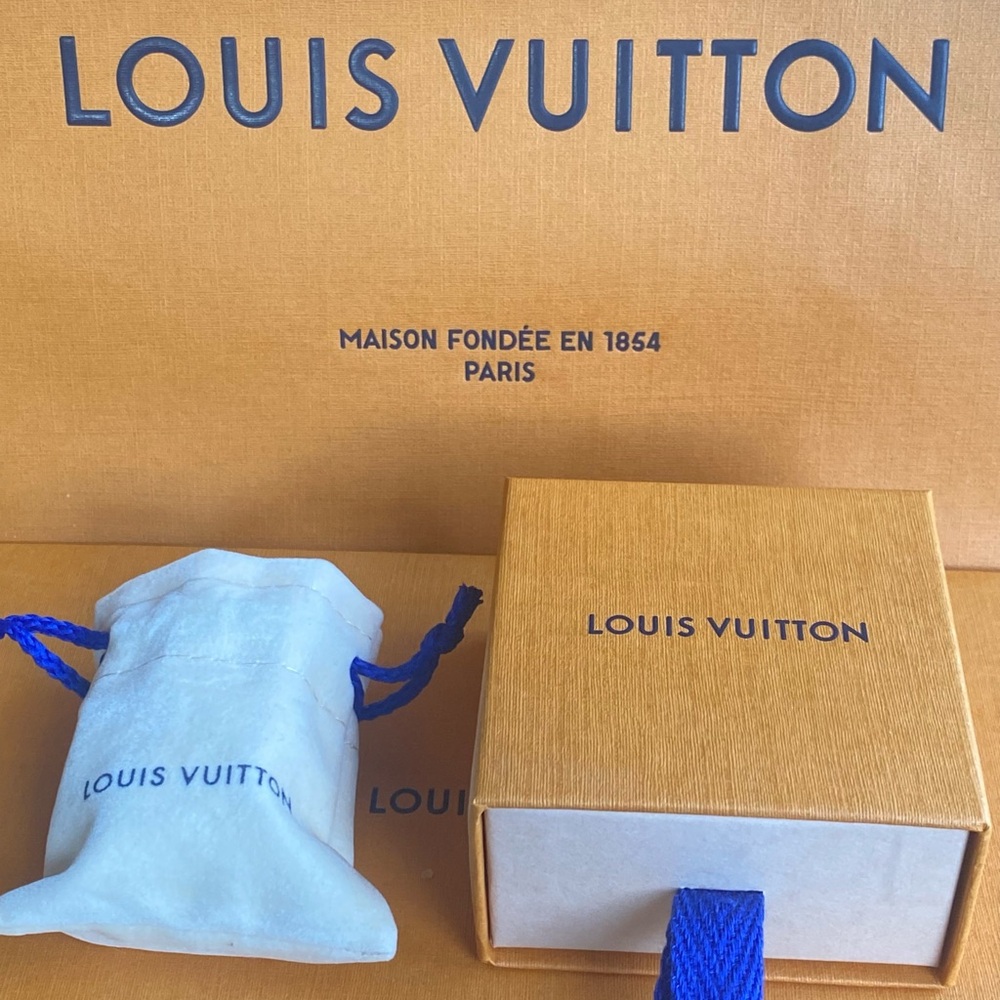 Louis Vuitton New, lock and key necklace. Hard to find! Authentic. - Picture 3 of 12
